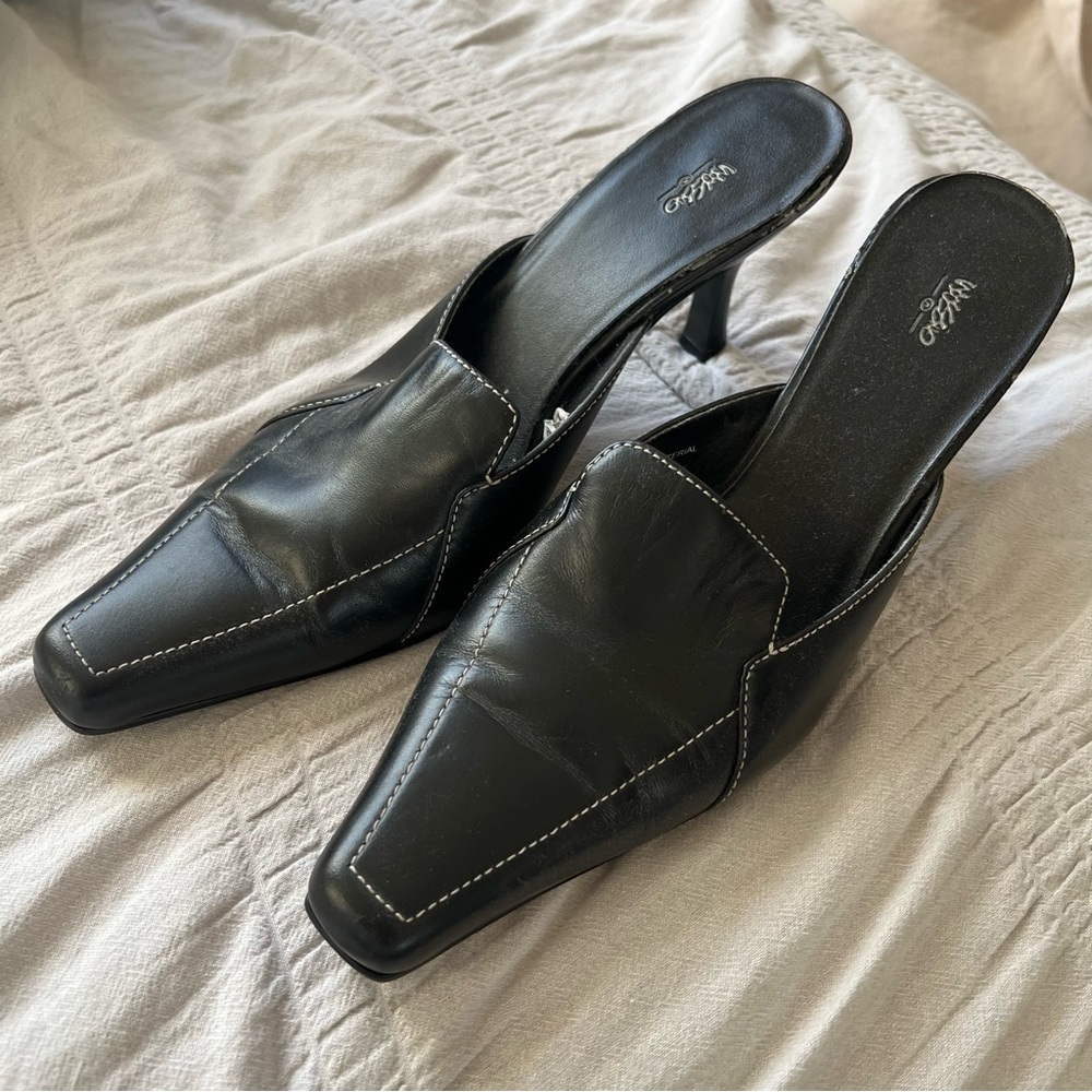 Vintage mossino leather kitten heels black